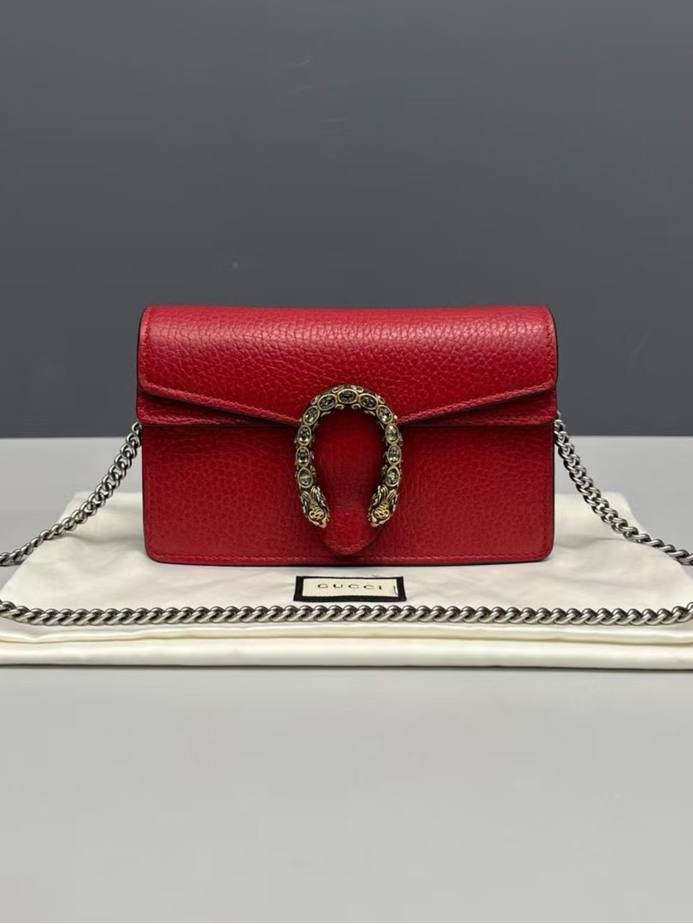 🚩steal Gucci Red Leather Crossbody with Antique Gold Horseshoe Clasp